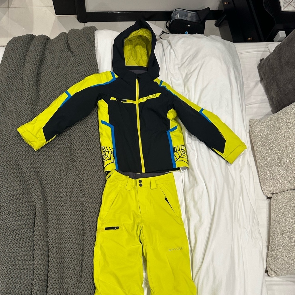 Boys Spyder Ski Jacket and Pants size 10